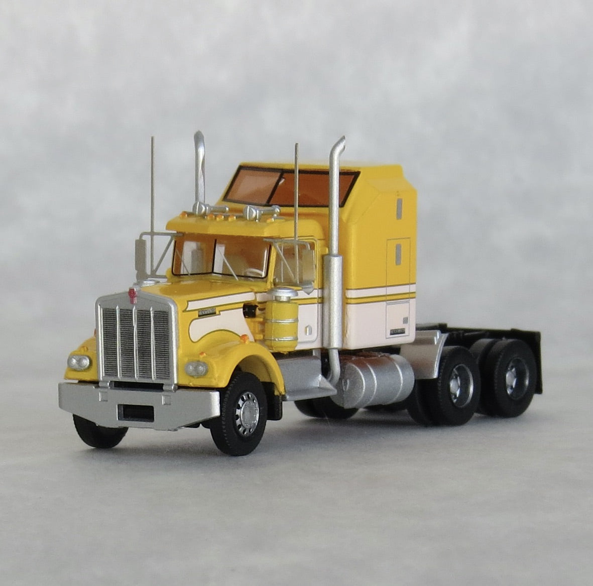 Trainworx Inc. 49046 N Seminole Yellow & White Kenworth W900 Aerodyne Tractor