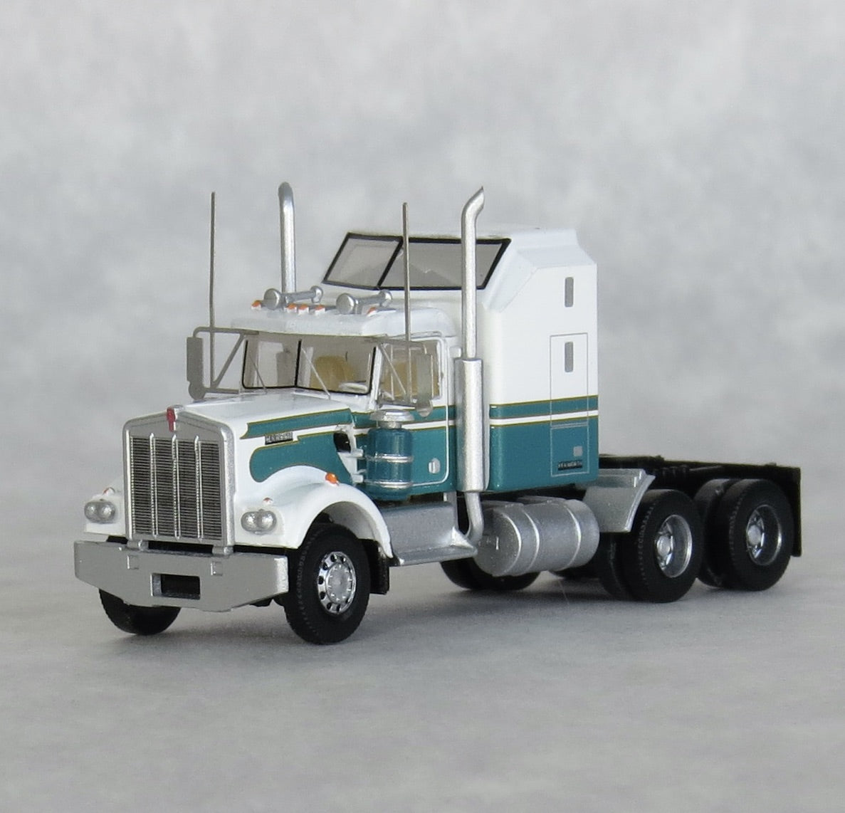 Trainworx Inc. 49045 N Seminole White & Green Kenworth W900 Aerodyne Tractor