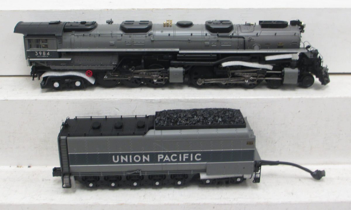MTH 20-3168-1 Union Pacific 4-6-6-4 Challenger Steam Loco & Tender #3984 w/PS2.0 LN/Box
