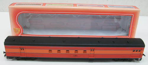 IHC 47395 HO Southern Pacific Sunbeam Corrugated Side Railway Post Office Car