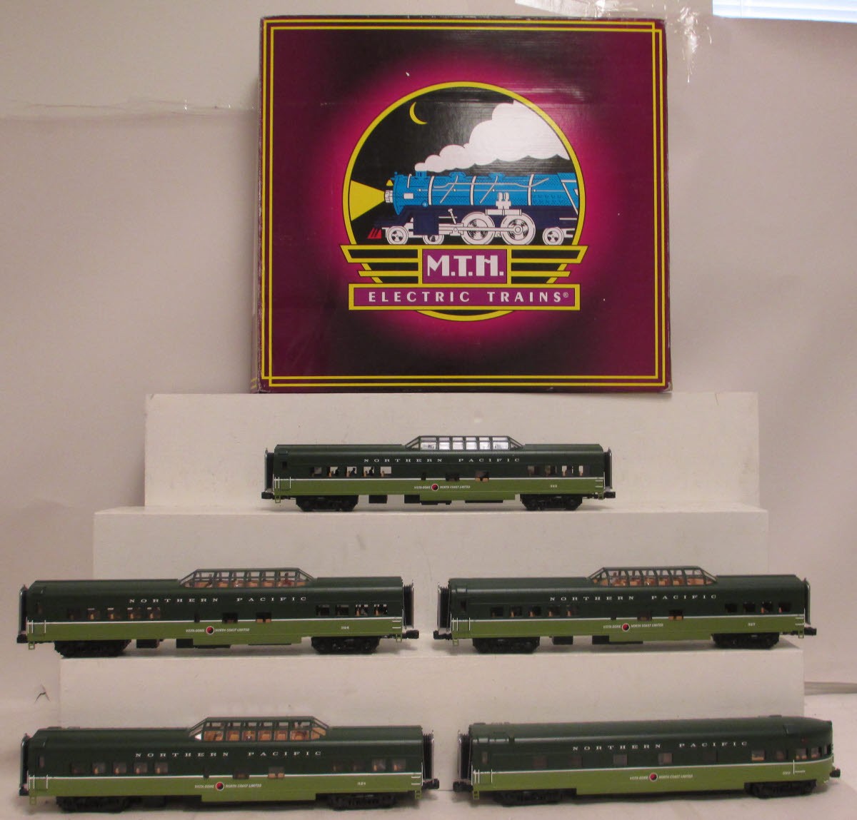MTH 20-65238 Northern Pacific 5-Car 70' Smooth Passenger Set - RARE! NIB