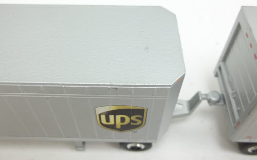 UPS 500716 1:64 Freight Tractor & Double Trailer All Metal 22 Inch Golden Wheel