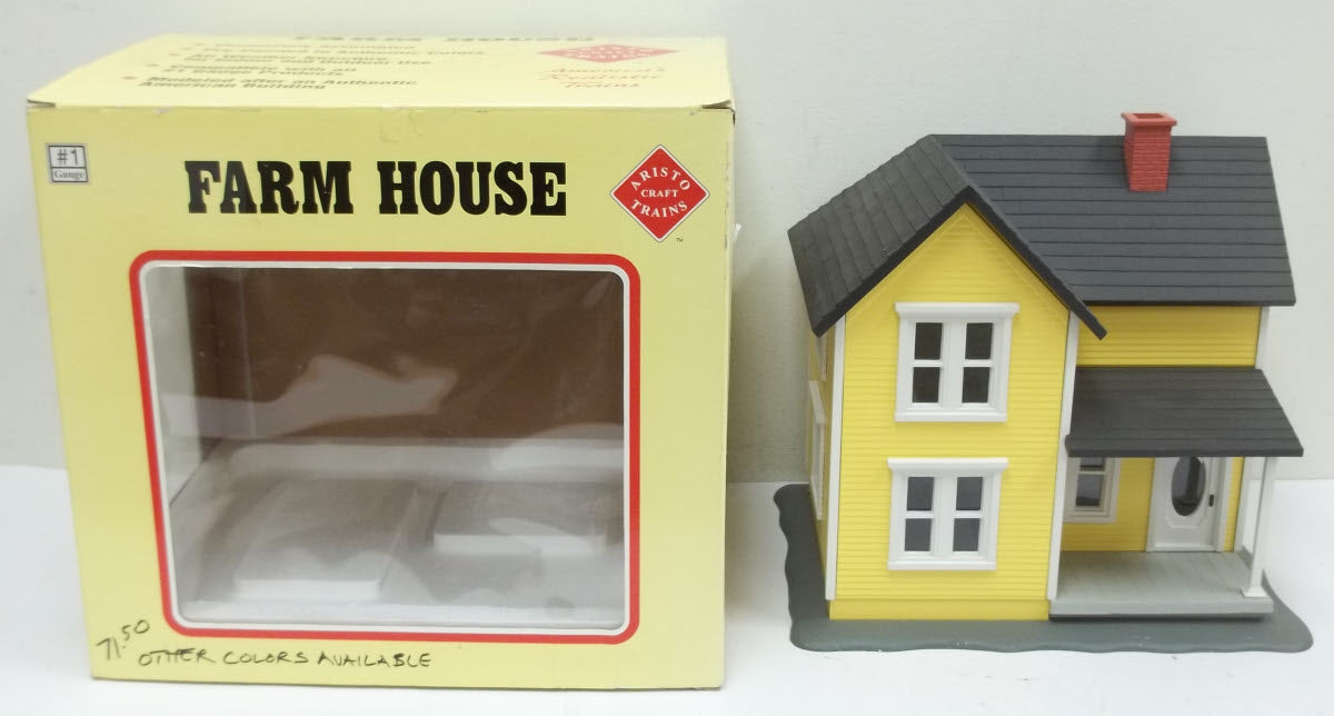 Aristo-Craft ART-7203 "G" Scale Farm House Yellow With White Trim NIB