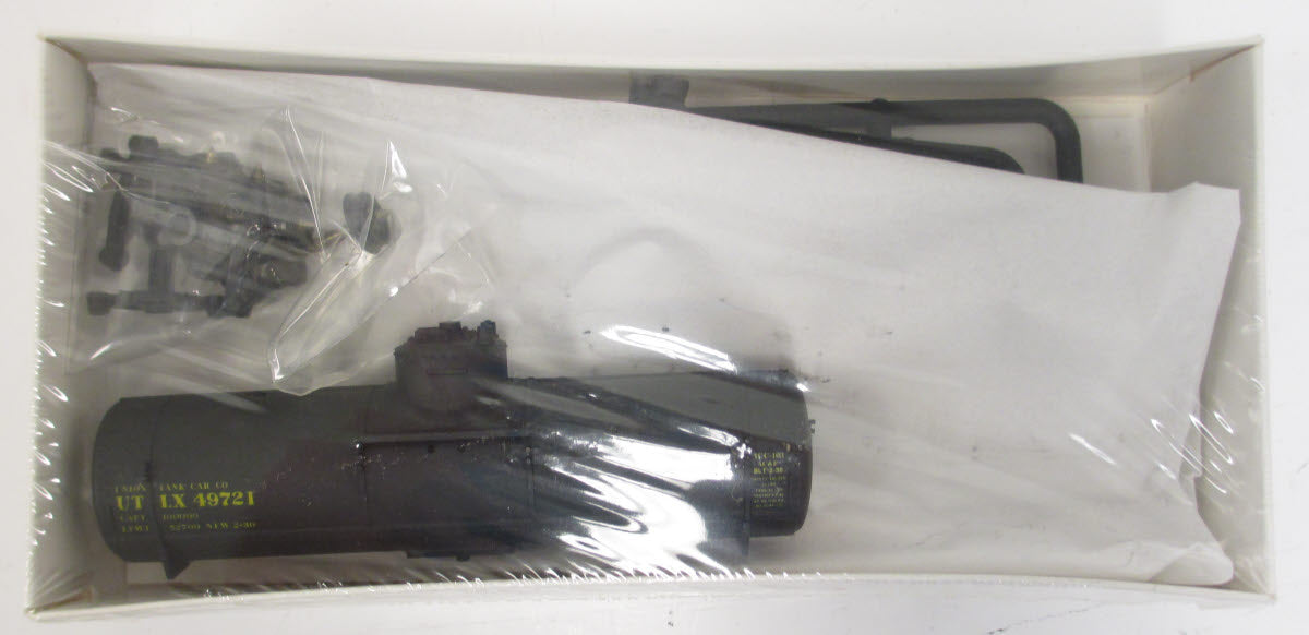 Walthers 932-70 HO Scale Union Tank Car Company 12-Car Set