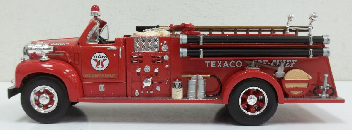 First Gear 19-2249 1:34 Scale 1960 Mack B-Model Pumper Fire Truck