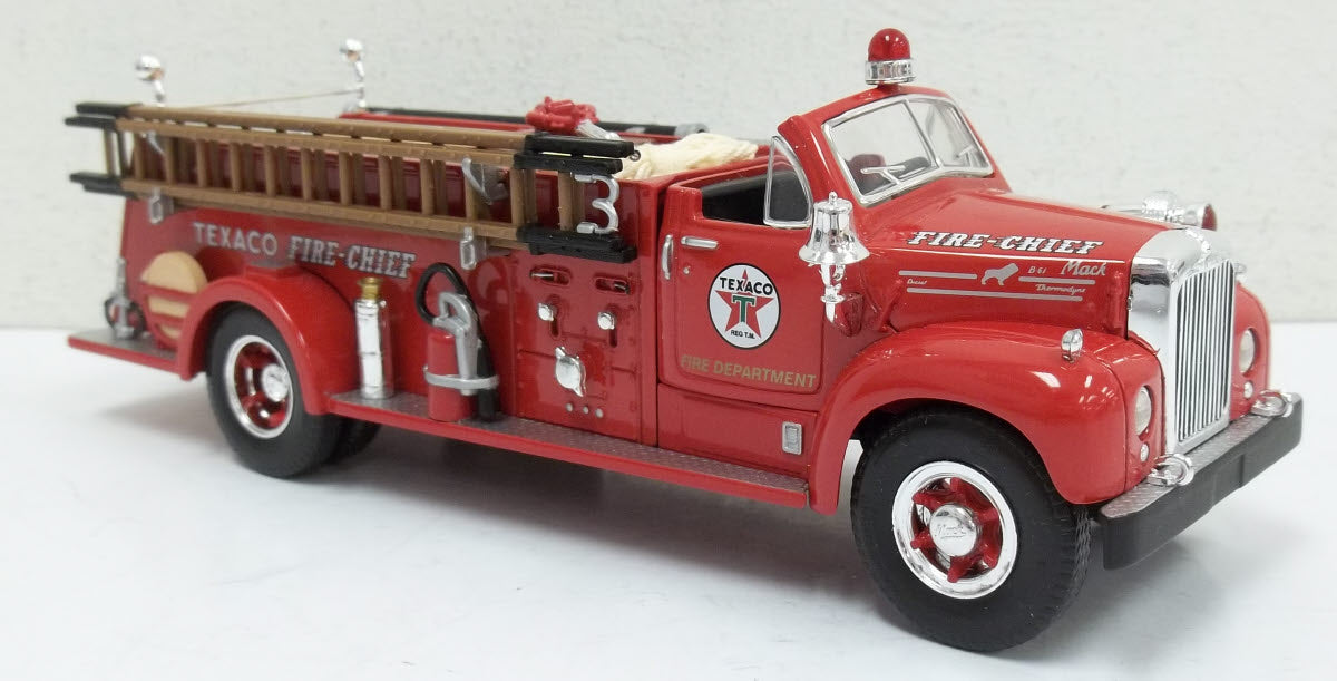 First Gear 19-2249 1:34 Scale 1960 Mack B-Model Pumper Fire Truck