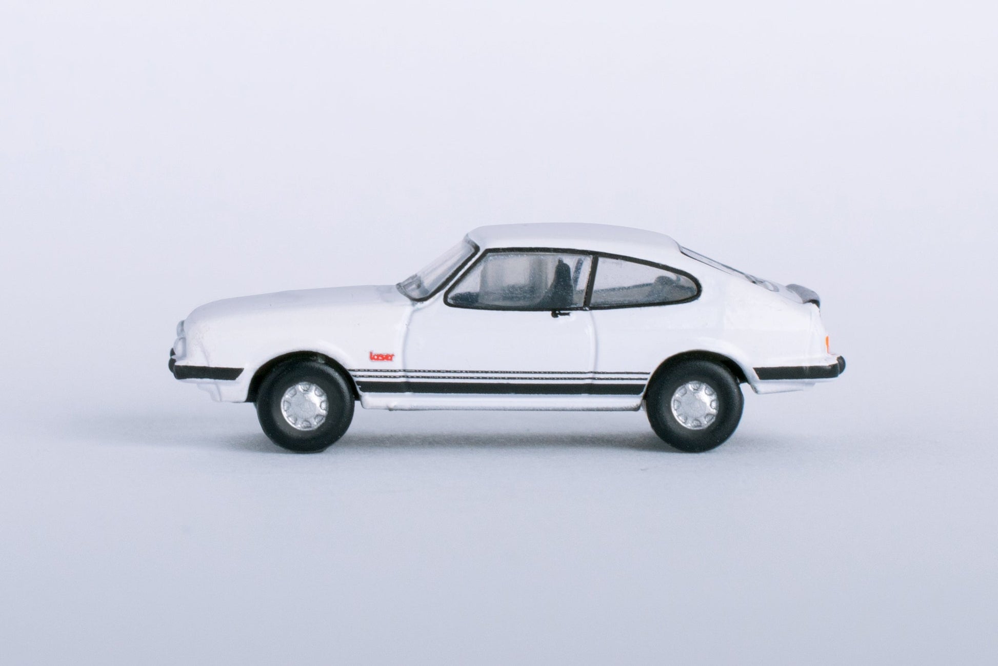 Oxford Diecast NCAP003 1:148 1978 Ford Capri Mk III Diecast Model Car