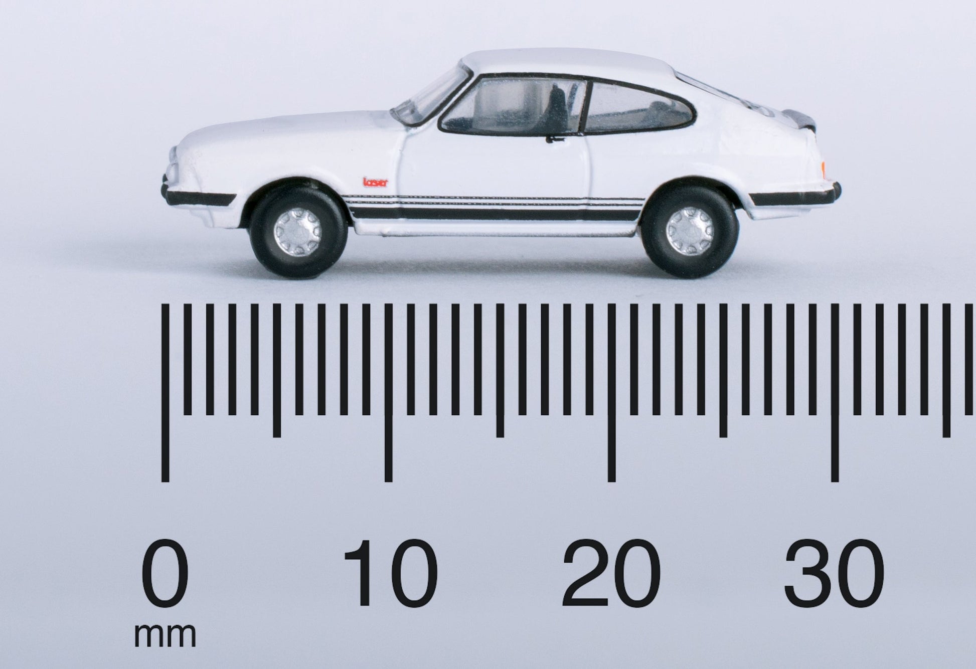 Oxford Diecast NCAP003 1:148 1978 Ford Capri Mk III Diecast Model Car