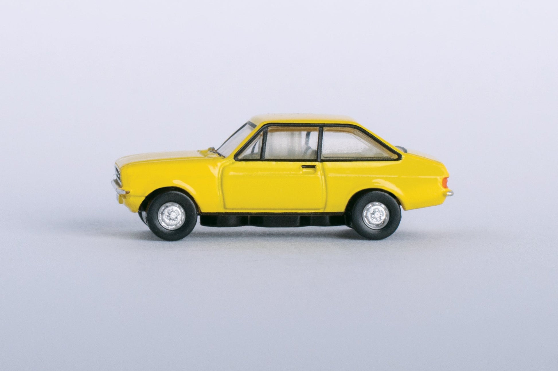 Oxford Diecast NESC002 1:148 1974 Ford Escort Mark II Diecast Model Car