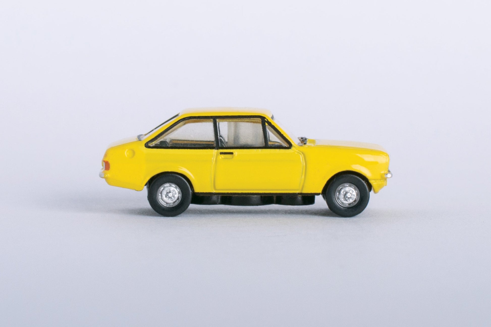 Oxford Diecast NESC002 1:148 1974 Ford Escort Mark II Diecast Model Car