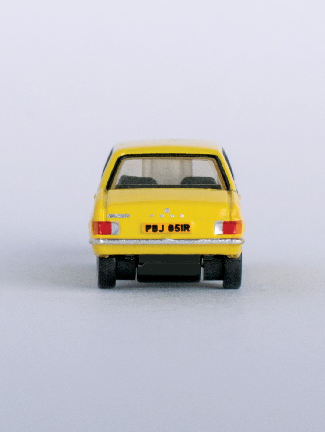 Oxford Diecast NESC002 1:148 1974 Ford Escort Mark II Diecast Model Car