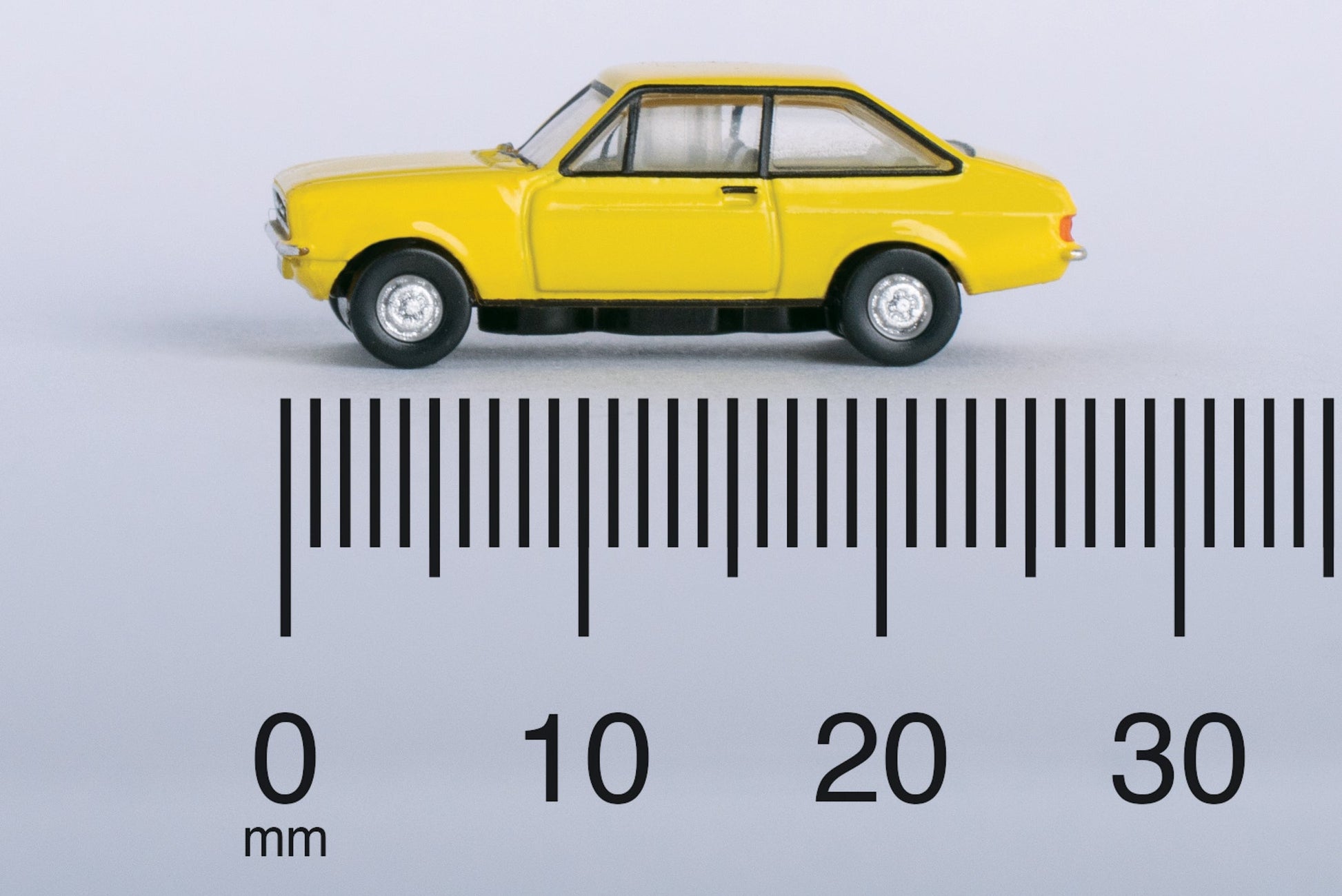 Oxford Diecast NESC002 1:148 1974 Ford Escort Mark II Diecast Model Car