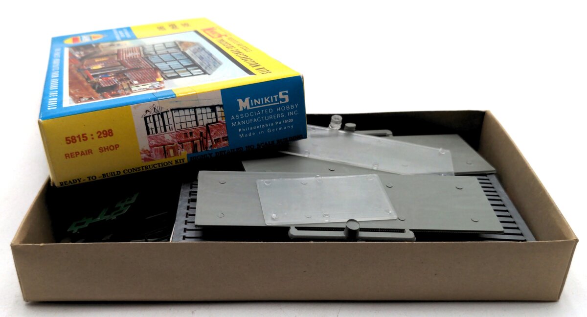 AHM 5815 HO Scale Minikits Repair Shop Building Kit