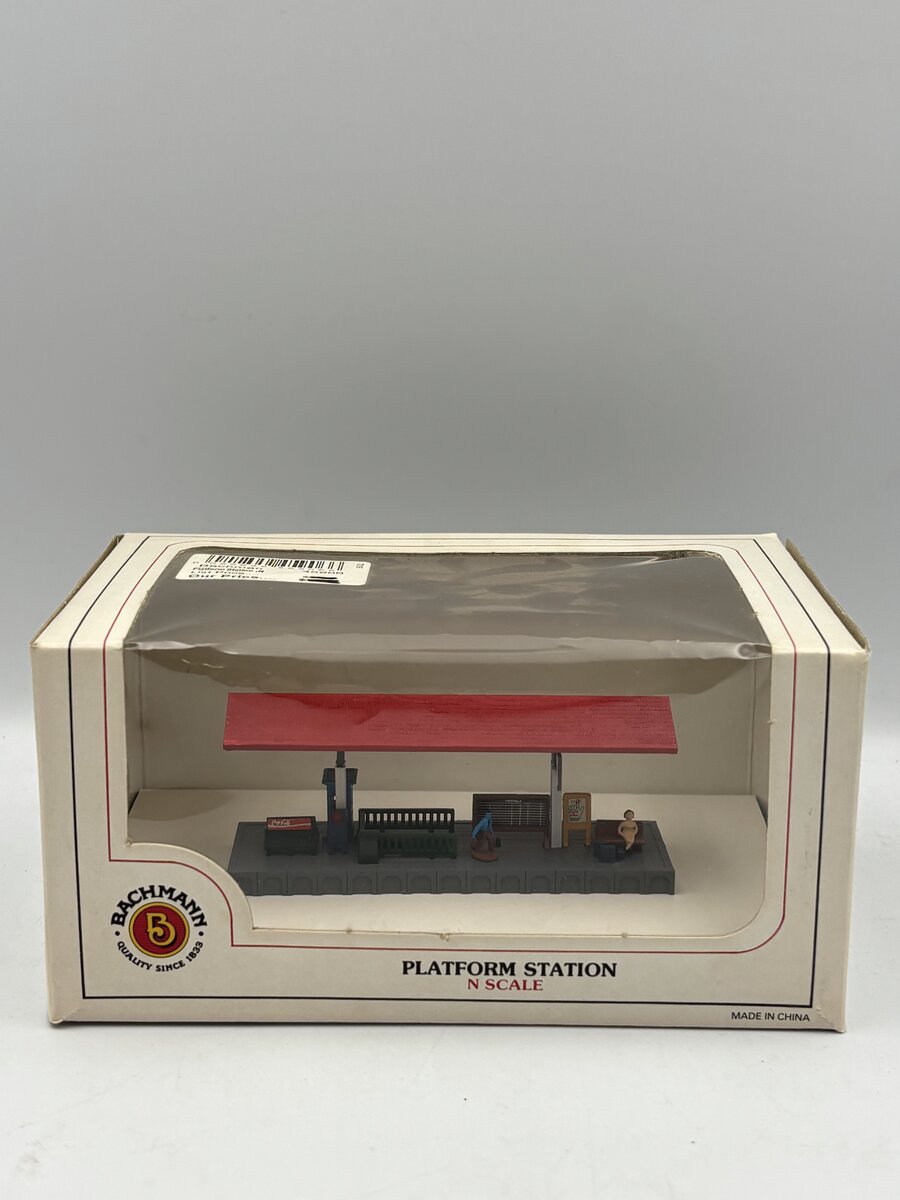 Bachmann 45906 N Station Platform w/Roof & Figure