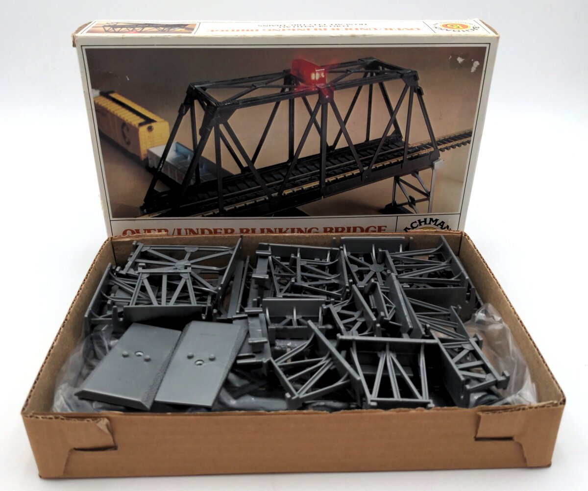 Bachmann 46222 HO Trestle Over/Under Bridge w/ Blinking Light