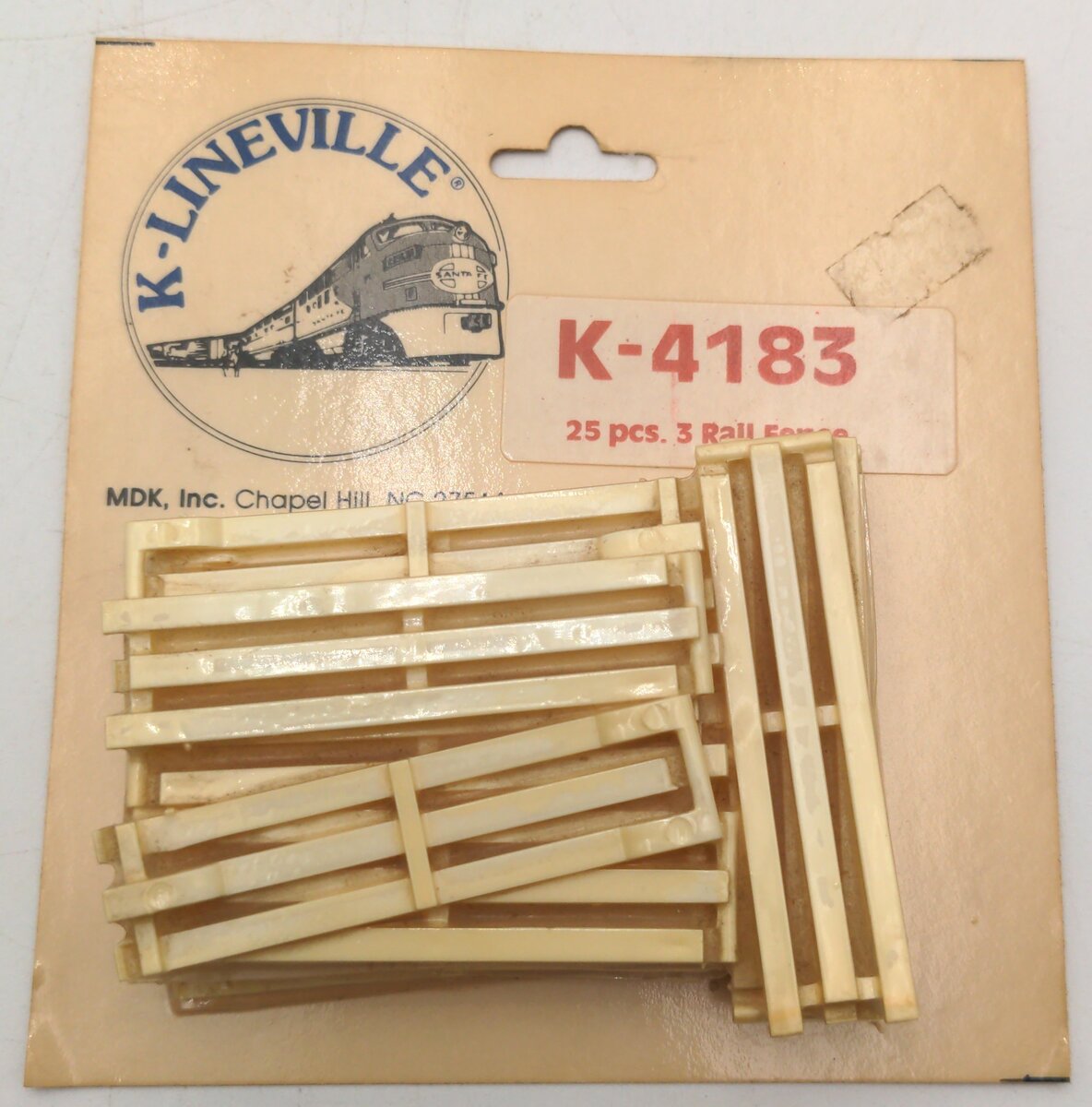 K-Line K-4183 O Scale White Plastic 3 Rail Fences (Bag of 25)