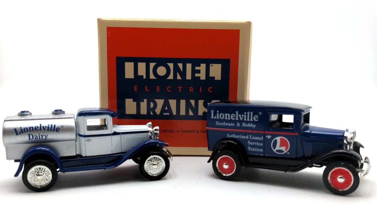 Lionel 311500 1:43 Lionelville Dairy Tanker & Panel Delivery Trucks (Set of 2)