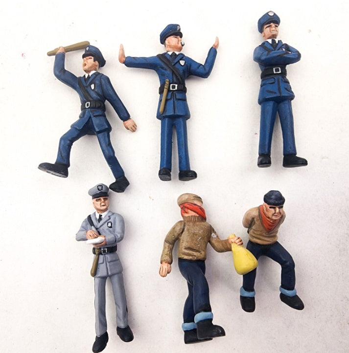 MTH 30-11056 O Cops and Robbers Figure With Bench (Set of 6)