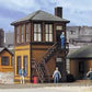 Walthers 933-2700 O / 0-27 Yellow Ochre Siding Trackside Structures Set