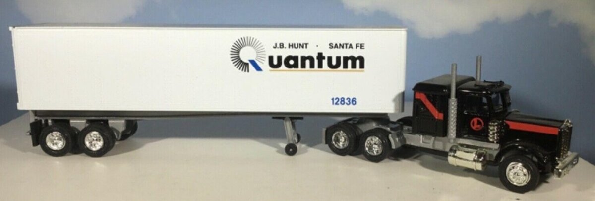 Lionel 6-12836 O Gauge Santa Fe Quantum Tractor & Trailer