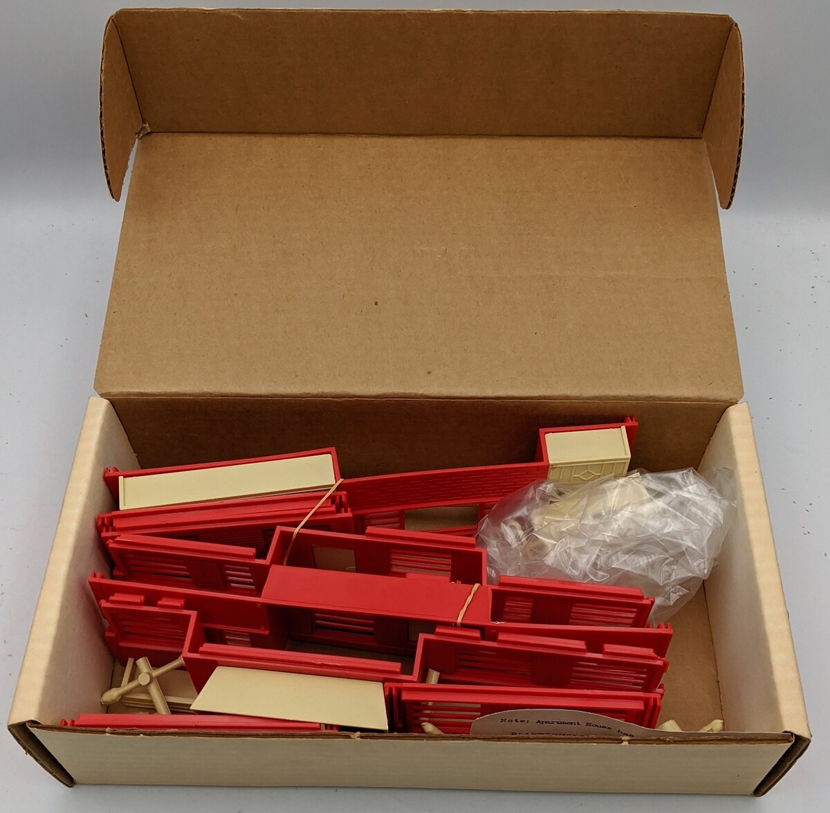 Plasticville 500 Vintage O Red Apartment House Kit