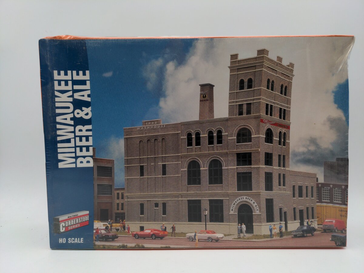 Walthers 933-3024 HO Milwaukee Beer & Ale Structure Building Kit