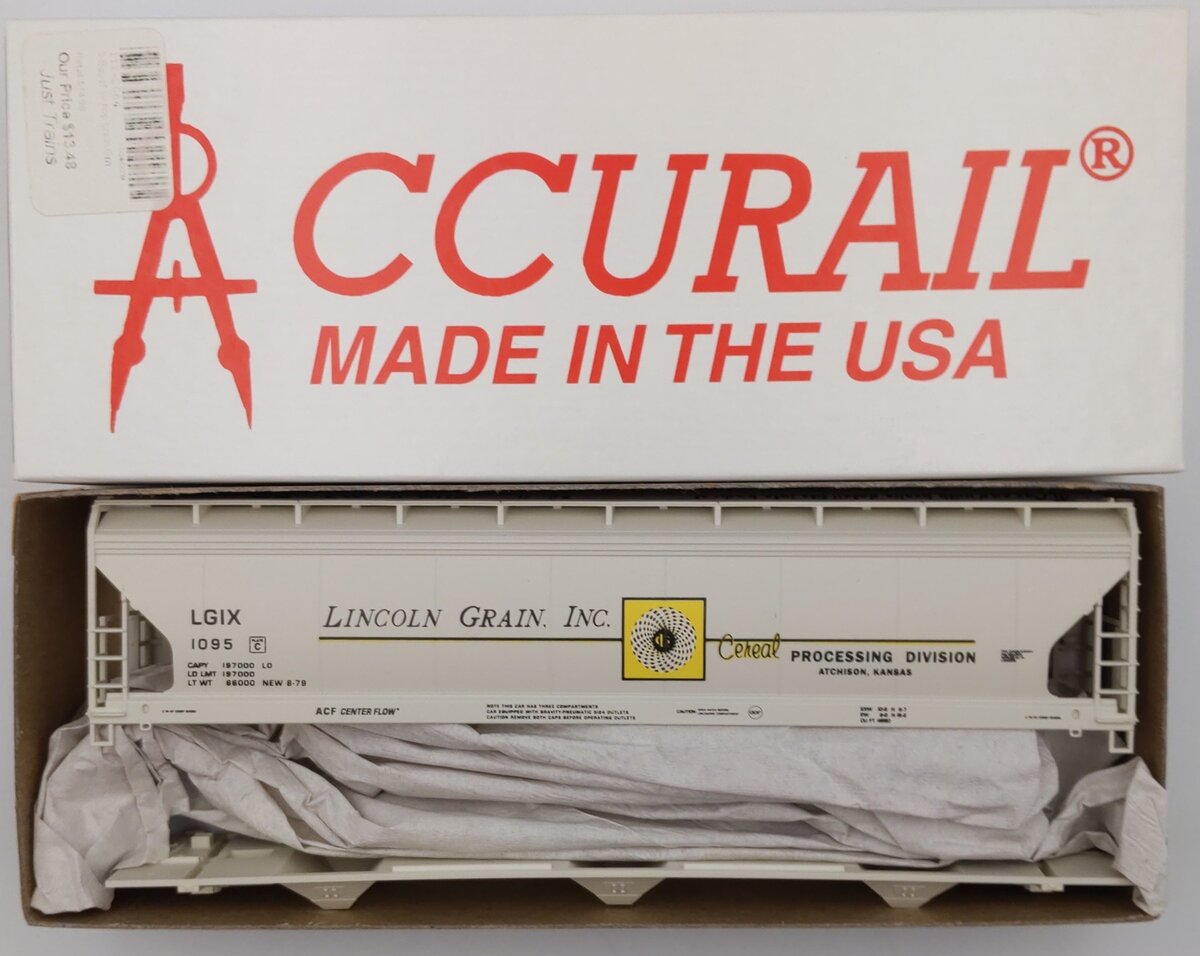 Accurail 2064.9 HO Lincoln Grain 3-Bay Covered Hopper Kit