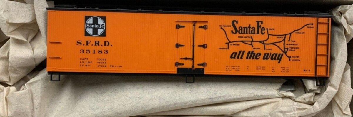 Accurail 4816 HO Scale Santa Fe 40' Wood Reefer Kit