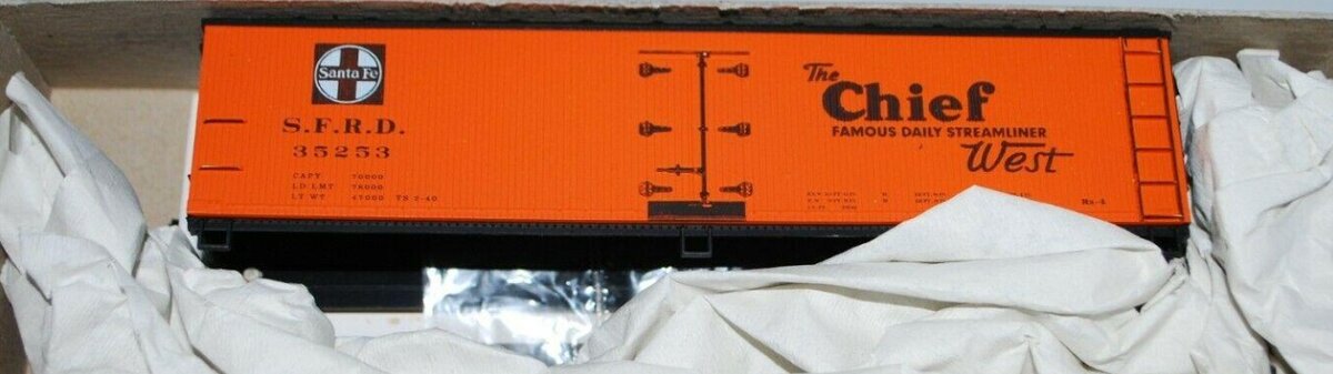 Accurail 4818 HO Scale Santa Fe The Chief (S.F.R.D.) 40' Wood Reefer Kit