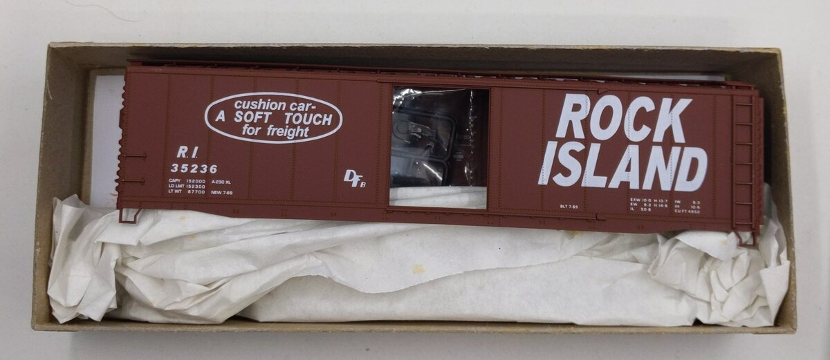 Accurail 5122 HO Scale Rock Island 50' Plug Door Boxcar-Soft Touch Building Kit
