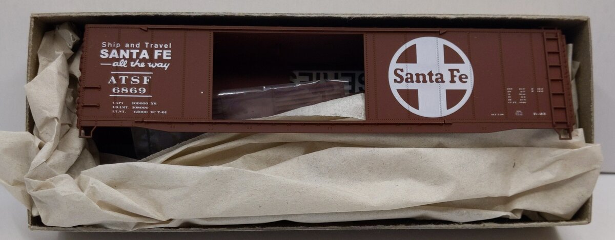 Accurail 5201 HO Scale Santa Fe AAR 50' Double Door Boxcar Road #: 6869