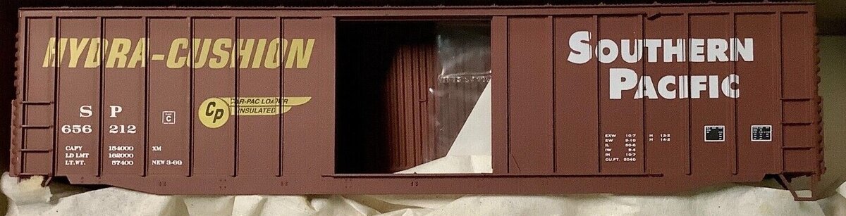 Accurail 5608 HO Scale Southern Pacific 50' Ext Post Boxcar # 656212 Kit