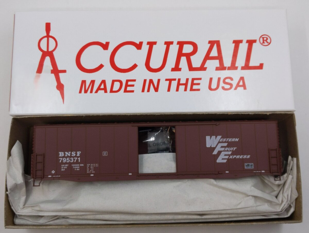 Accurail 5815 HO Western Fruit Express 50' Insulated Boxcar BNSF #795371