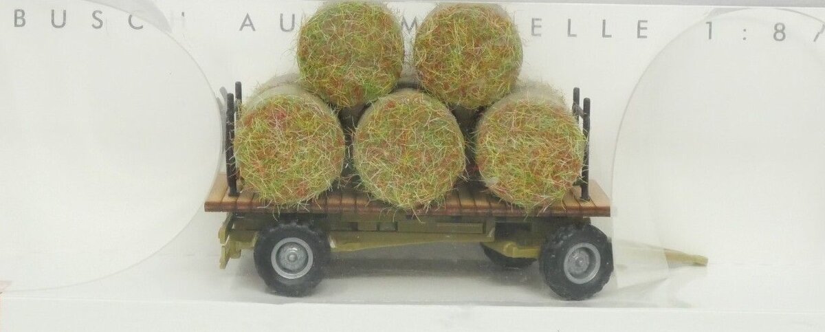 Busch 44930 HO Scale Assembled Hay Trailer with Round Baled Load
