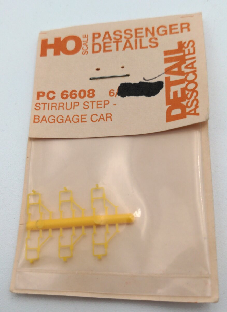Detail Associates 6608 HO Sitrrup for Baggage Cars Steps(Plastic) (Pack of 6)