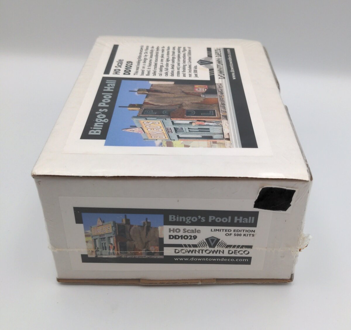 Downtown Deco DD-1029 HO Scale Bingo's Pool Hall Building Kit
