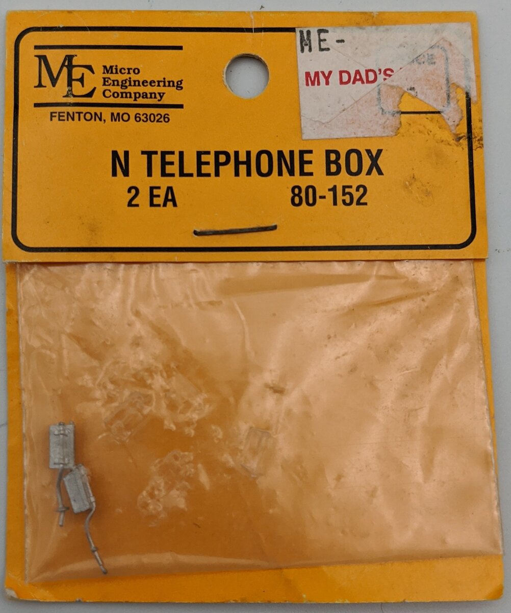 Micro Engineering 80-152 N White Metal Castings Telephone Boxes (Pack of 2)