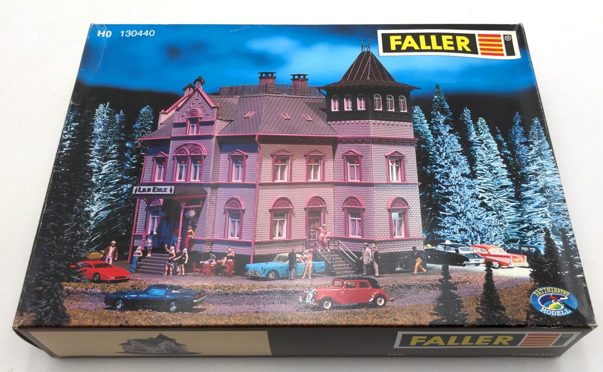 Faller 130440 HO Scale Lila Eule Nightclub Kit