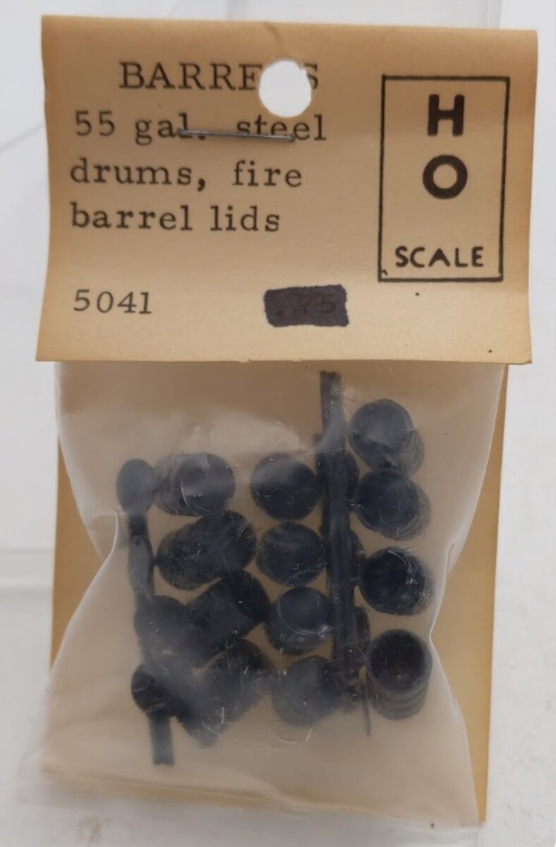 Grandt Line 5041 HO Scale 55 Gallon Steel Drums & Fire Barrel Lids (Pack of 12)