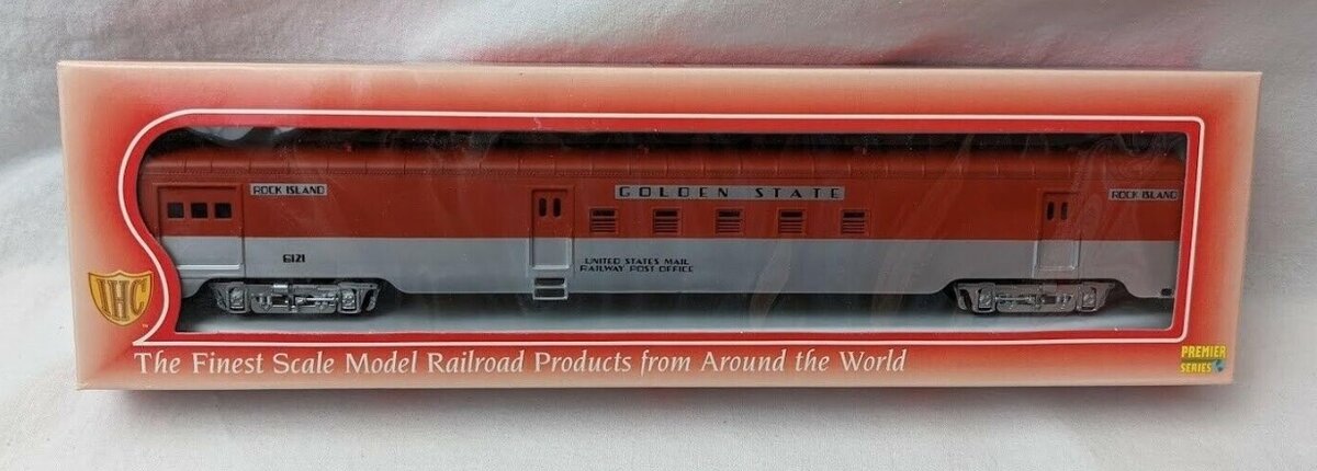 IHC 48105 HO Southern Pacific/Rock Island Golden State Smooth Side RPO Car #6121