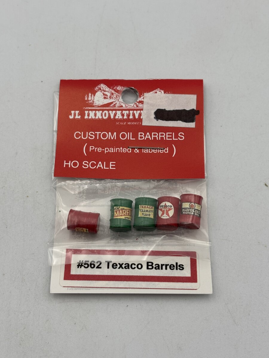 JL Innovative Design 562 HO Green & Red Texaco Oil Drum Barrels (Set of 5)