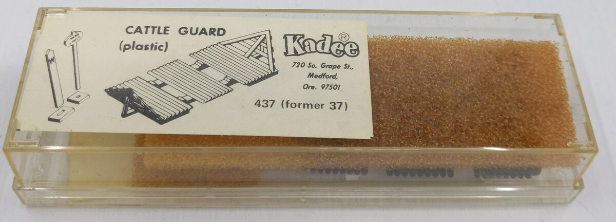 Kadee 437 HO Scale Cattle Guards and Trackside SignsSmall Kit