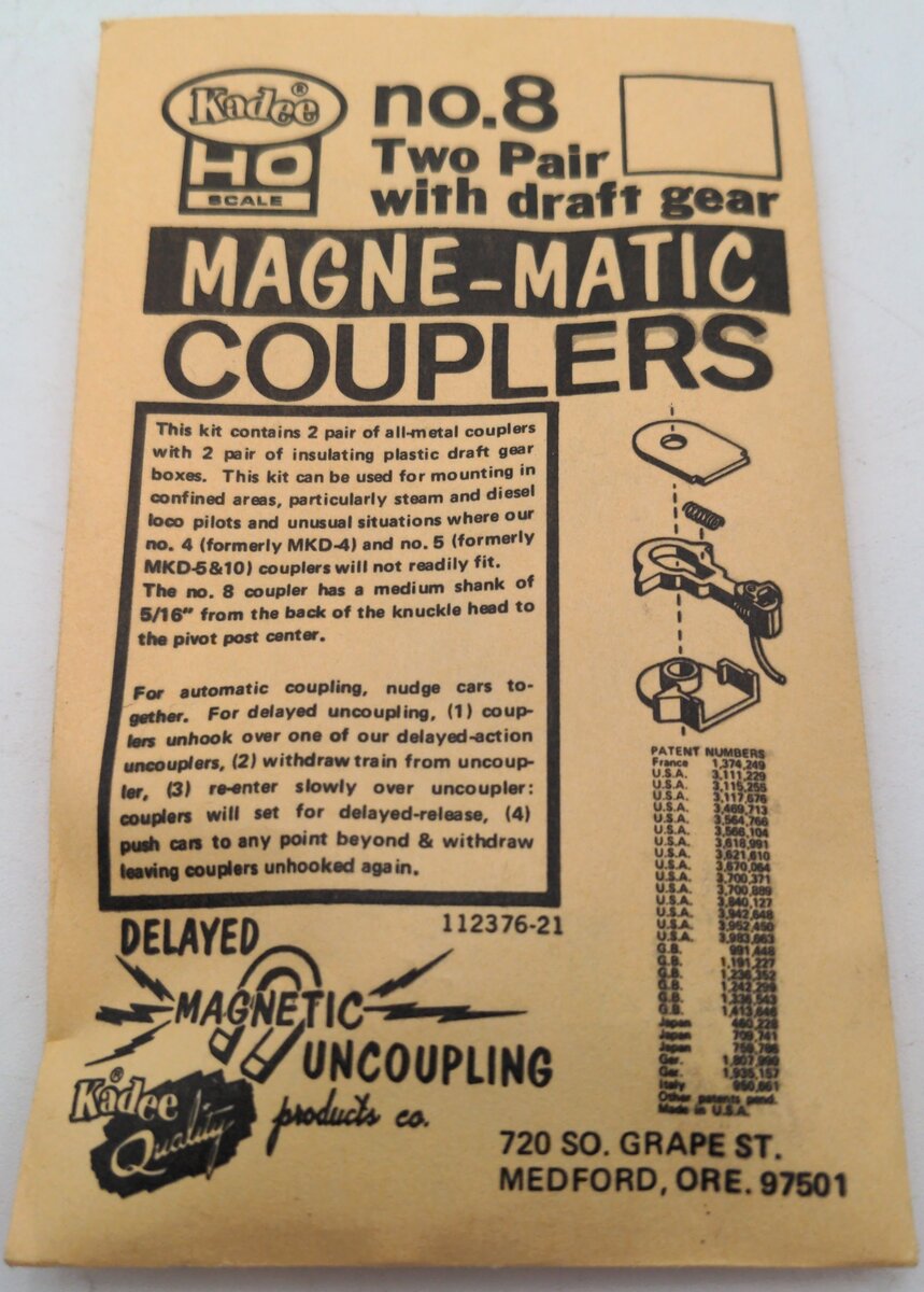 Kadee 8 HO Scale Magne-Matic Couplers Two Pair - with Draft Gear Kit