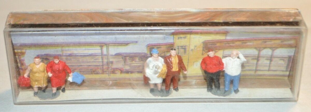 Merten 2400 HO Scale Chubby Passenger Group of 3