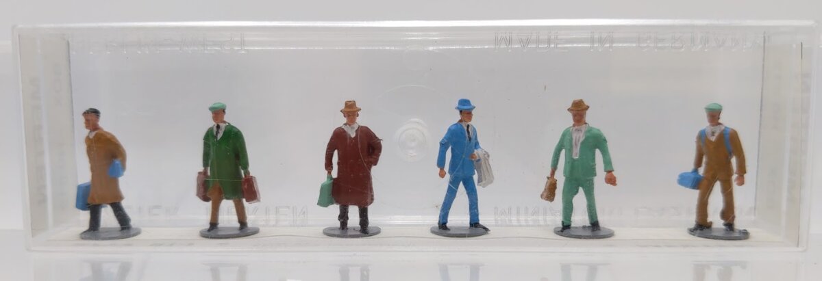 Merten 812 HO Scale Men Traveler Figures (Set of 6)