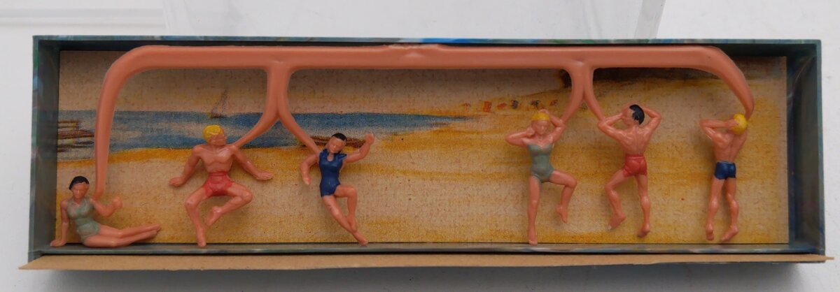 Merten 954 HO Recreation Swimmers Sitting & Tanning (Set of 6)
