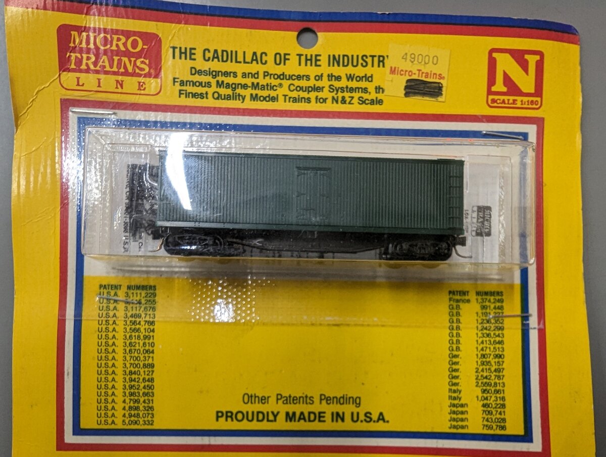 Micro-Trains 04900000 N Undecorated 40' Double-Sheathed Wood Reefer w/Wheel