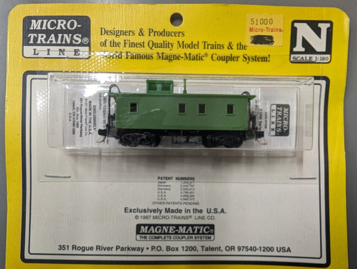 Micro-Trains 05100000 N Undecorated 34' Wood Sheathed Straight Cupola Caboose