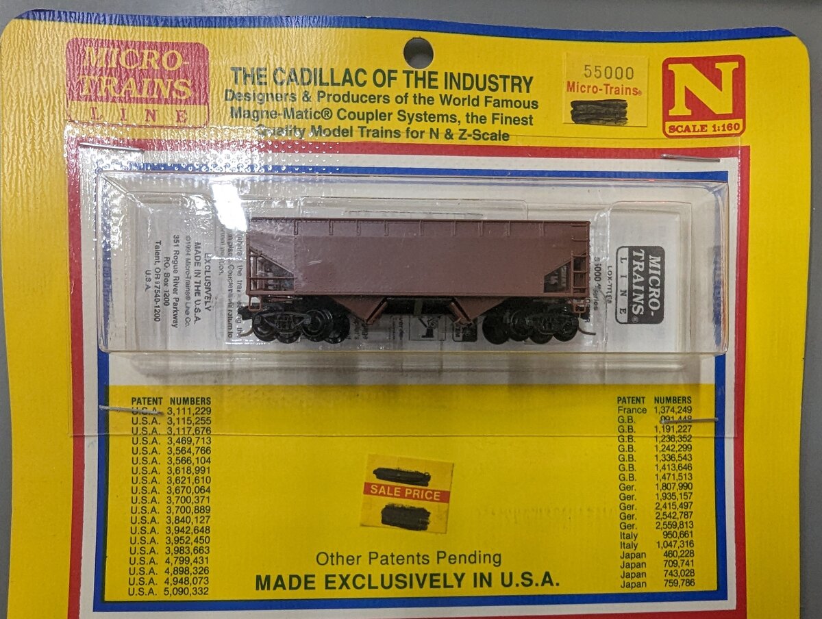 Micro-Trains 05500000 N Undecorated 33' Twin Bay Undecorated Hopper