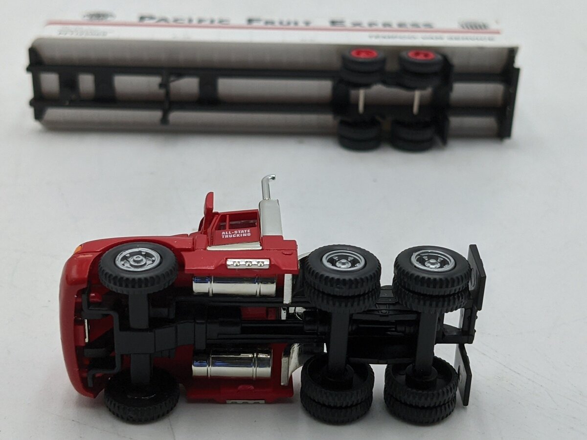 Model Power 15003 HO Tractor Trailer Pacific Fruit Express Truck
